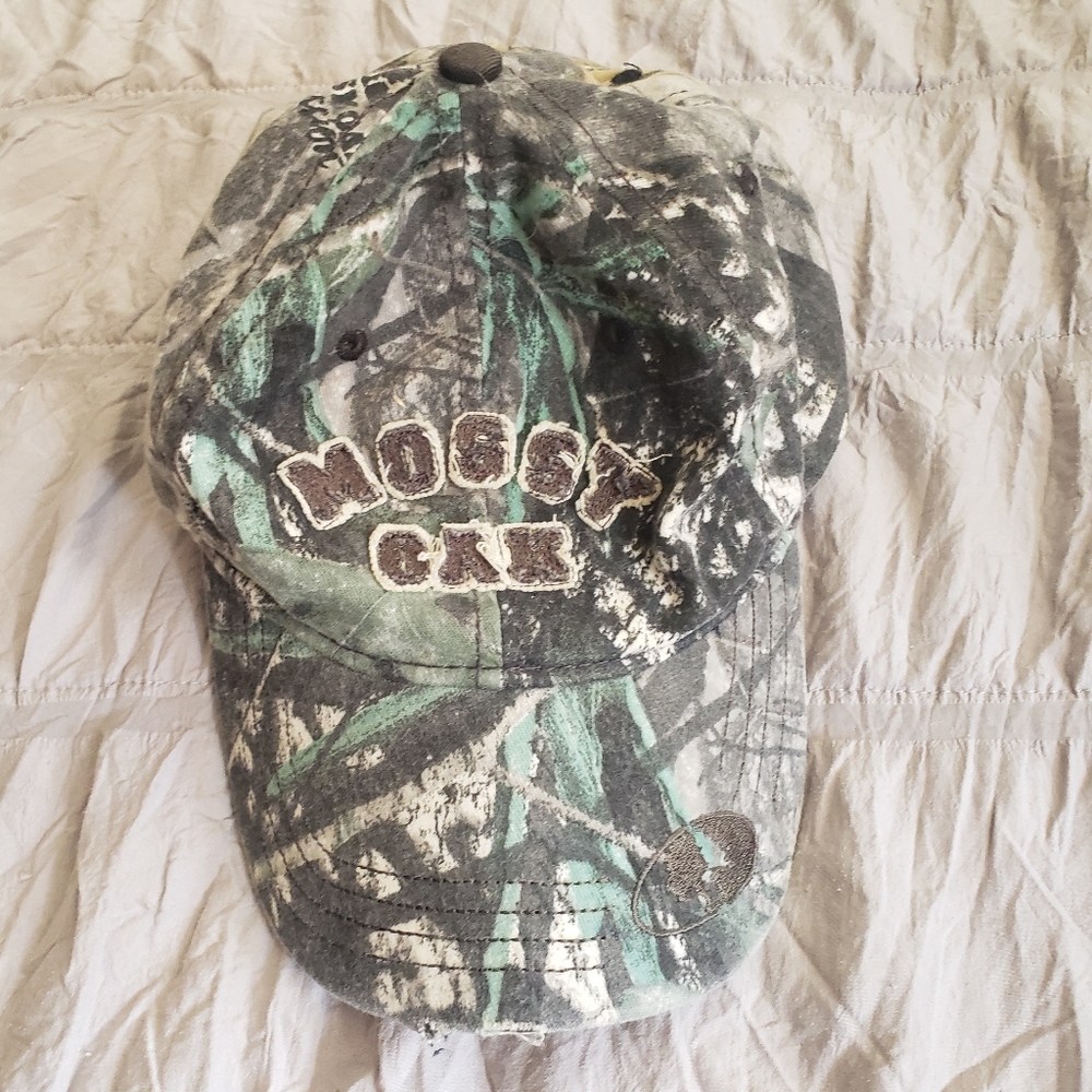 Mossy Oak Unisex Distressed Green Camouflage Cap